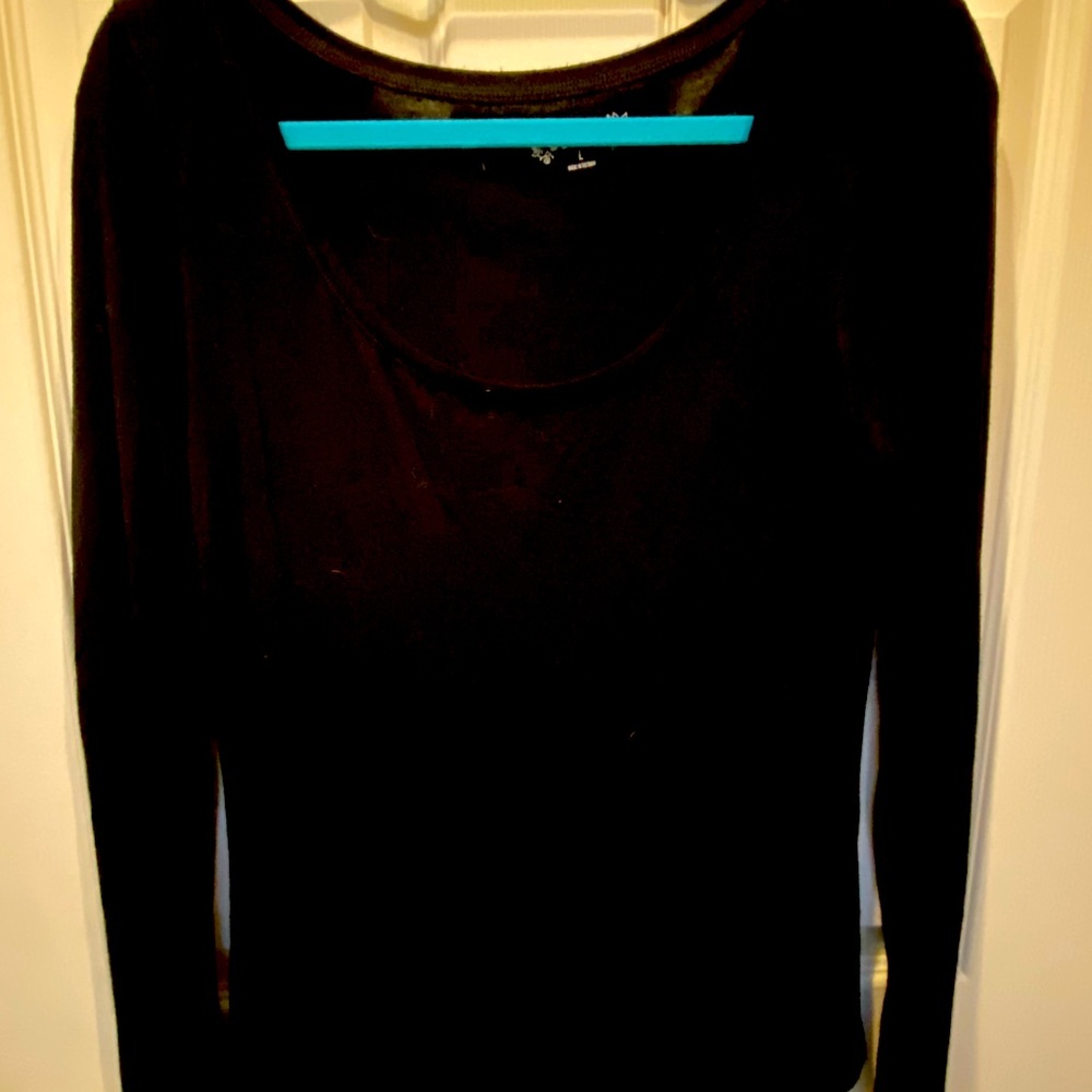 Long sleeve scoop neck shirt